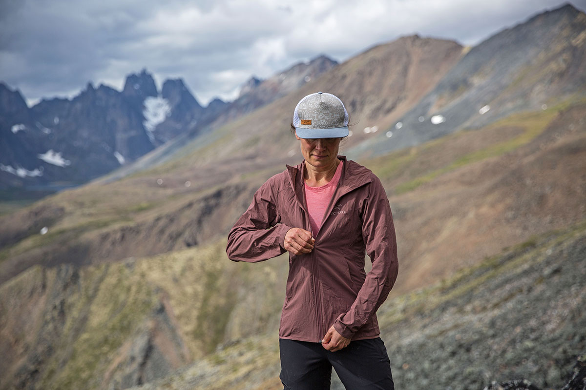 Softshell jacket (Arc'teryx Gamma SL zipping up)
